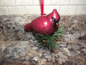 Red Cardinal on Branch Blown Glass ornament with Branch - Imagen 1 de 4