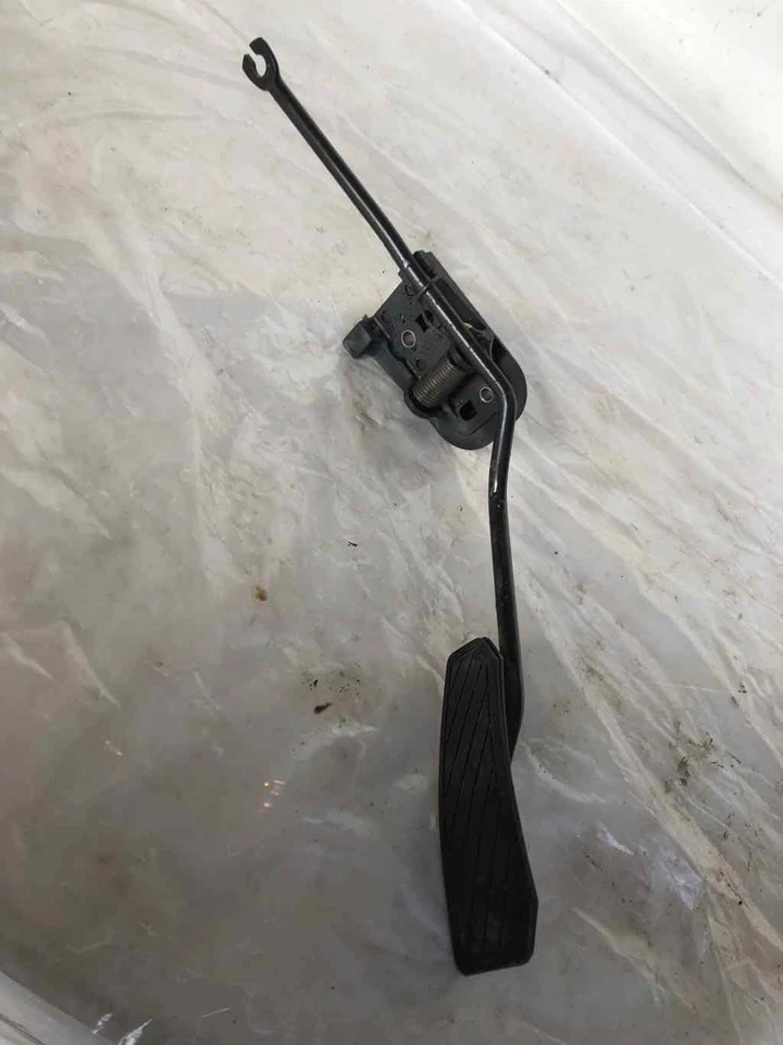 Ford Escort 2002 transmisión manual acelerador de pie acelerador pedal de gasolina fabricante de equipos originales Foto 1 de 4