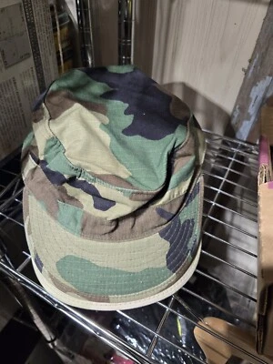 Gorra de Colección Estados Unidos Militar Bosque Camuflaje Talla 7 1/8 Clima Caliente Foto 1 de 2