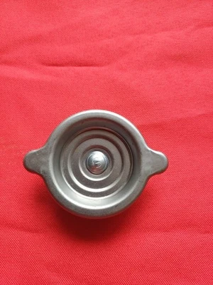 Holden Vb Vc Vk Vl Genuine rocker Cover Oil Filler Cap Nos Commodore #23500033 - image 1 of 3