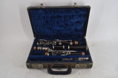 Кларнет Bundy Selmer с жестким чехлом (J3631G) - Изображение 1 из 4