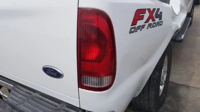 05 FORD F250 SD TAIL LIGHT TAIL LAMP RIGHT PASSENGER RECTANGULAR - Image 1 of 4