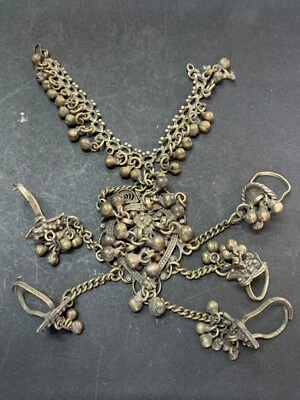 Pulsera de mano antigua de latón Rajasthani Hathphool con cinco anillos para dedos joyería Foto 1 de 4