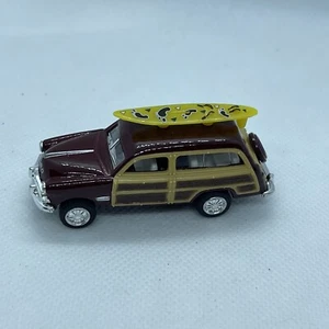 Kinsmart Pull Back 1949 Burgundy Ford Woody Wagon Surfboard Diecast 1:82 Scale - Picture 1 of 6