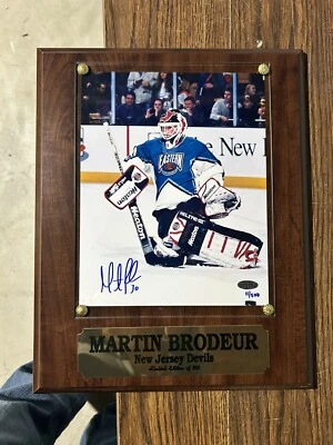 martin brodeur HOF GOALIE NEW JERSEY DEVILS AUTOGRAPHED PLAQUE # 11/500 - Image 1 of 2