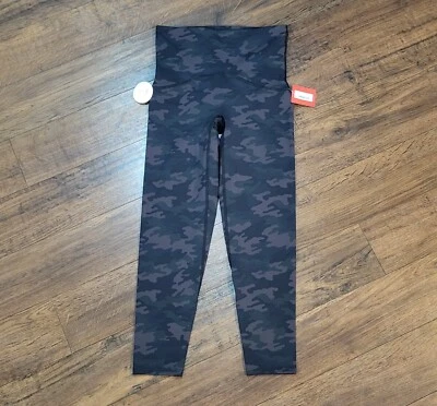 Leggings Spanx Booty Boost Estampados Camuflados 7/8 50251R Negro Camuflaje S Nuevos con Etiquetas Precio de venta sugerido por el fabricante 98 USD Foto 1 de 4