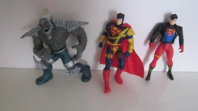 VTG 1995 Superman  Hunter Prey vs Doomsday + Superboy Action Figures - Image 1 of 4