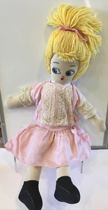 Hausgemachte Stoffpuppe Garn Haare 24 Zoll Vintage besticktes Gesicht - Bild 1 von 6