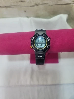 Reloj Hombre Armitron Gris Negro Banda Goma Alarma Duelo Tiempo Cronómetro 30m Cuarzo Foto 1 de 4