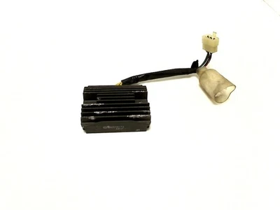 31600-MCW-D01 regolatore per HONDA VFR 800 VTEC (RC46) 2002-2013 usato 195775 - Immagine 1 di 4