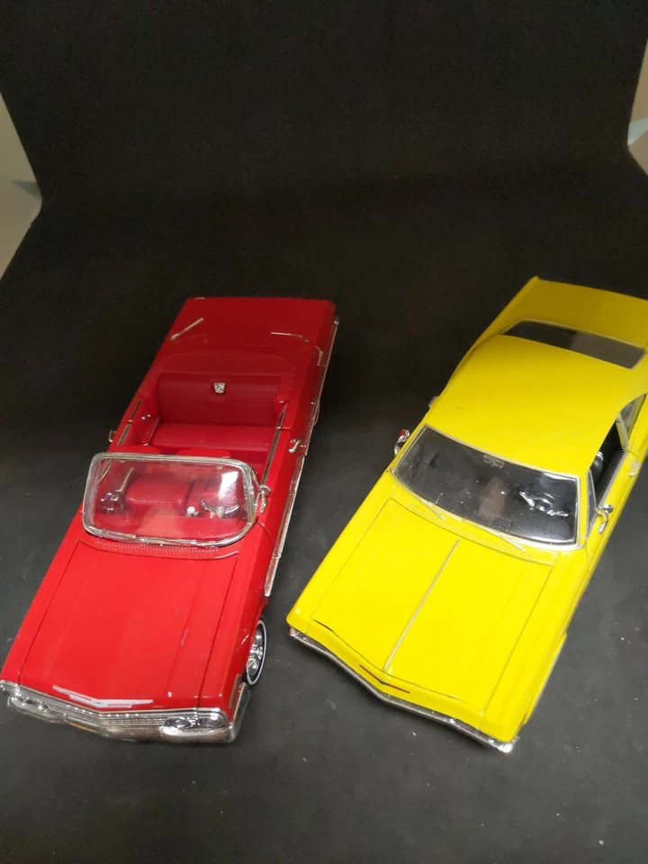 Chevrolet Impala 1963 Welly 1:26 y Impala SS 1965 sin caja  Foto 1 de 4