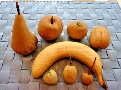 Holz-Deko-Obst, massiv Eiche-o. Buche Natur, handgeschnitzt, 8 Sorten, eingeölt - Bild 1 von 4