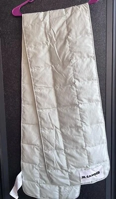 Parche acolchado con logotipo de bufanda Jil Sander Foto 1 de 4