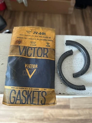 1953 1954 hudson jet , 1955 1956 Hudson wasp rear main seal - Image 1 of 3