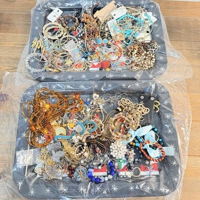 Lote de bisutería rota de segunda mano de 5 libras - artesanía, reutilización, hágalo usted mismo Foto 1 de 4