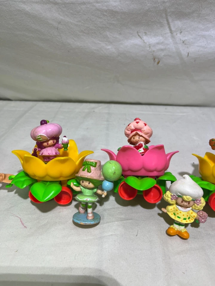 Juego de tren Strawberry Shortcake Berry Busy Bug + 5 minis, sin caja. Foto 1 de 4