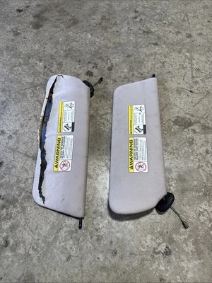 Juego de parasoles Jeep Cherokee 97-01 de dos cables OEM gris claro (TW00) Foto 1 de 4