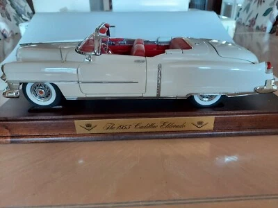 Danbury Mint 1953 Cadillac Eldorado масштаб 1:16 с деревянным основанием и коробкой - Изображение 1 из 4