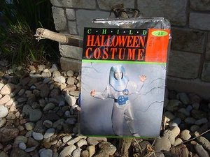 New Space Suit Halloween Costume; Child Sz 8-12; Includes: Suit, Belt, Helmet - Picture 1 of 2