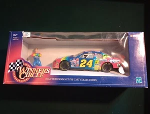 Jeff Gordon #24 DuPont 1999 Monte Carlo 1:24 scale and Figurine Winner's Circle - Imagen 1 de 8