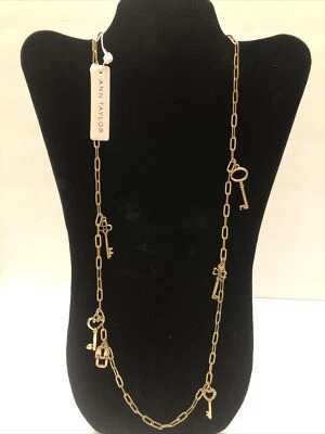 Collar ANN TAYLOR 30”” Tono Dorado Llaves Colgantes Bloqueo Dijes Adjuntos ¡Nuevo! Foto 1 de 4