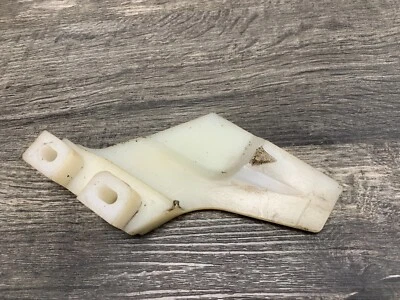 Guía de cadena trasera Kawasaki 1987-2011 KLR650 650 OEM 12053-1104 Foto 1 de 4