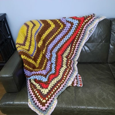 Manta afgana hecha a mano multicolor cuadrada abuela ganchillo 65x65 cuadrada Foto 1 de 4