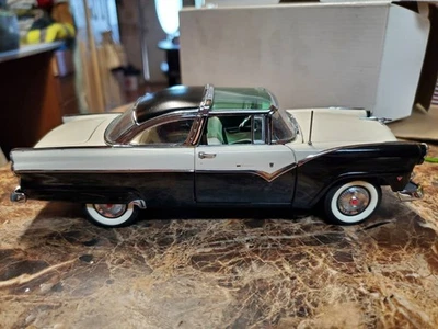 Danbury Mint 1955 Ford Fairlane Crown Victoria черный/белый литой 1:24 - как новый - Изображение 1 из 4