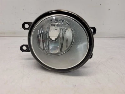2009-10 Pontiac Vibe Passenger Right Fog Light *ROCK CHIPS* - Image 1 of 4