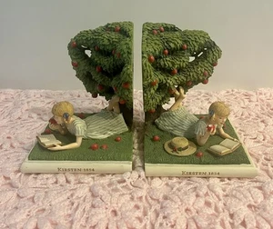 American Girl Buchstütze Kirsten 1854 Apfelbaum historische Puppe Figur Punze - Bild 1 von 8