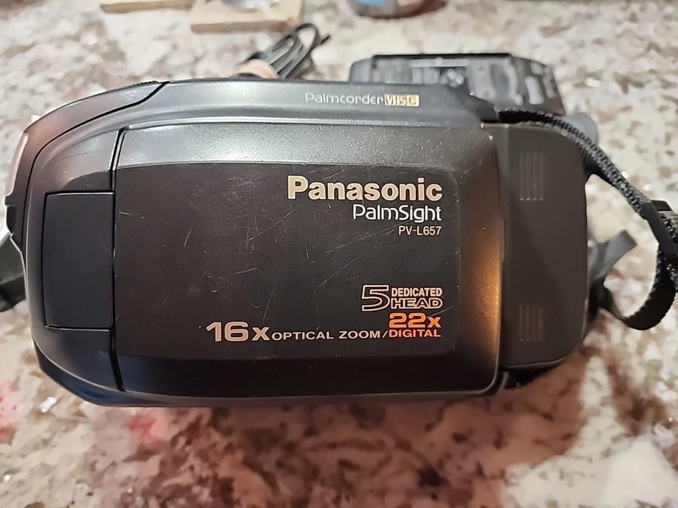 Panasonic PalmSight Camcorder PV-L657 Used Black W Charger Palmcorder VHS C  - Image 1 of 4