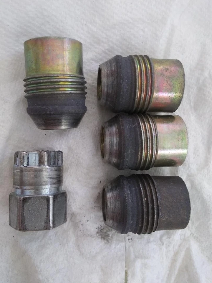 Wheel Lock Kit from 2001 Pontiac Grand Prix GT  M12-1.50 External Thread - 19mm  - Image 1 of 1