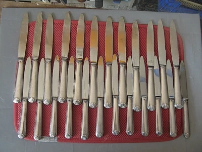 ++"531.3"  24 COUTEAUX MANCHE METAL ARGENTE LAME INOX ORFEVRE "N.C." - Photo 1/2