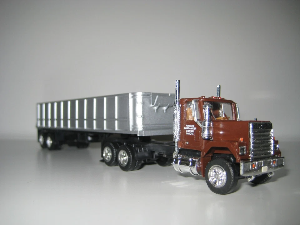 Herpa H0 951504 - Camión GMC General con remolque basculante - Imagen 1 de 4