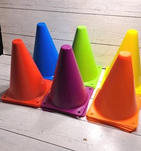 7 Zoll Fußball Kegel, 24 Stück Kegel Sport Training Agility Feld Marker Kunststoff - Bild 1 von 8