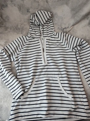 Sudadera con capucha AK Sport blanca a rayas horizontales con cremallera mediana Foto 1 de 4