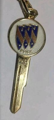 Raro Buick Triple Escudo Logo Tono Dorado Gremio De Colección B44 Llave en Blanco con Llavero Foto 1 de 4