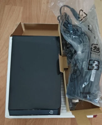 Seagate Backup Plus Hub externe Festplatte 3,5" mit 2 TB USB 3.0 - Bild 1 von 4