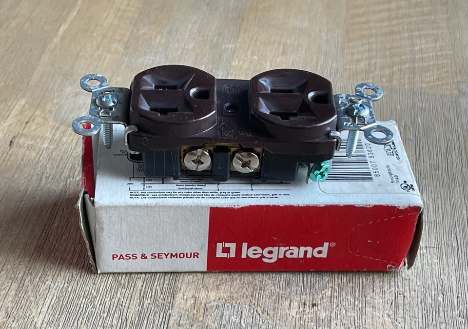 PASS & SEYMOUR LEGRAND 5362 BROWN DUPLEX RECEPTACLE 20A 125V NEW - Image 1 of 4