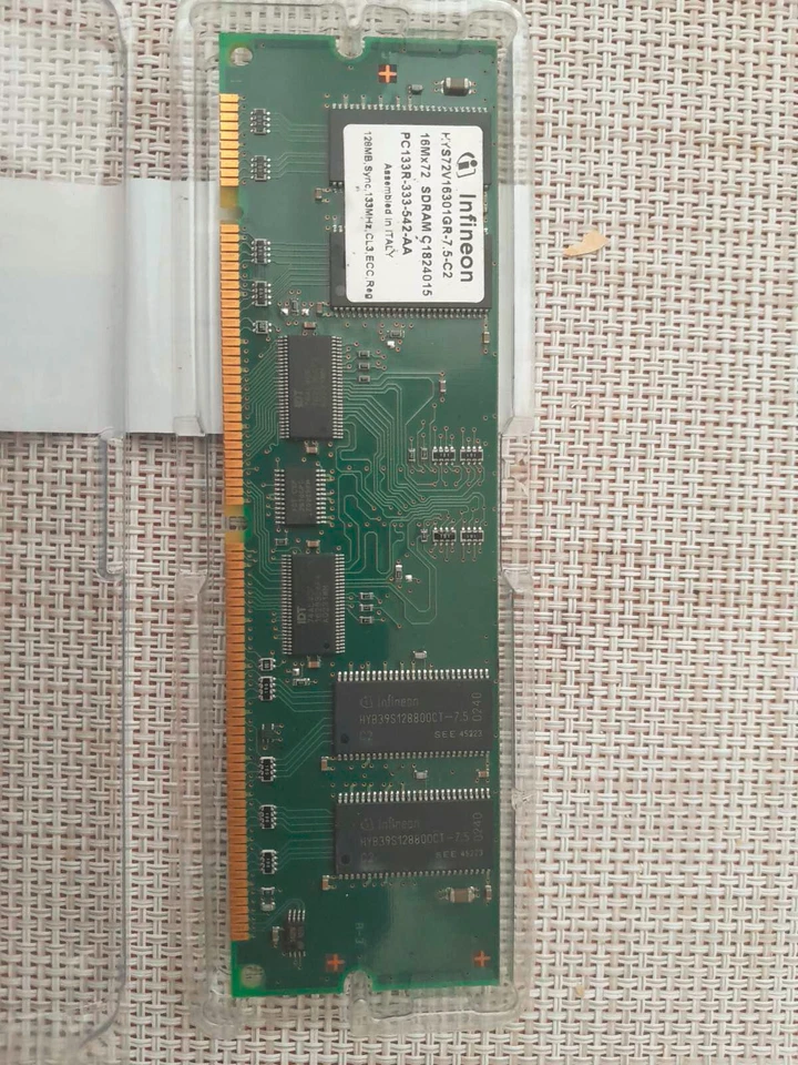 Infineon 128MB PC-133 SDRAM CL3 ECC - Image 1 of 1
