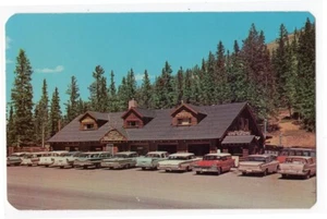 1960er AUTOS IM MONARCH CREST HOUSE MONARCH PASS CO VINTAGE POSTKARTE 092721 Q - Bild 1 von 2