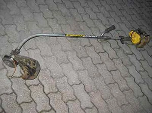 aus Opas Schmiede alte defekte MACULLOCH 80A sense  Motorsense   Teiletrager - Bild 1 von 1