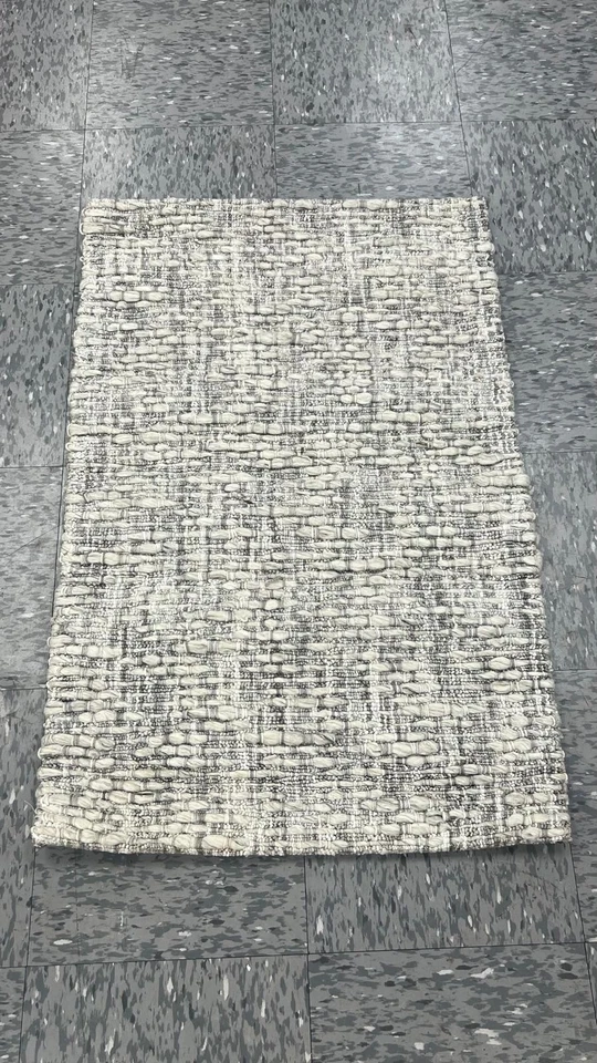 Surya Mayfair 2' X 3' Rectangle Area Rugs MFR2300-23 - Image 1 of 2