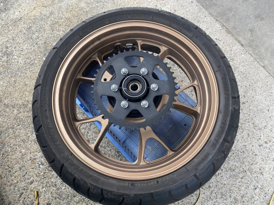 Rueda trasera Kawasaki Zrx1200Daeg R-0080 180/55Zr17M/C  Foto 1 de 4