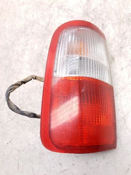 93-98 MONTAJE LUZ TRASERA IZQUIERDA LADO CONDUCTOR TOYOTA T100  Foto 1 de 4