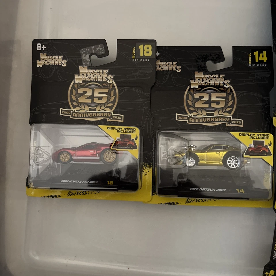 肌肉机。 25 周年纪念。 Gold Datsun。 GT 40. — 第 1/1 张图片