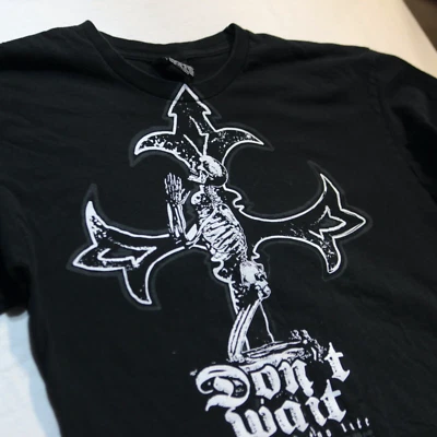 Camiseta De Colección Y2K Not Of This World NOTW Cada Rodilla Arco Orando Esqueleto Jesús Camiseta Foto 1 de 4