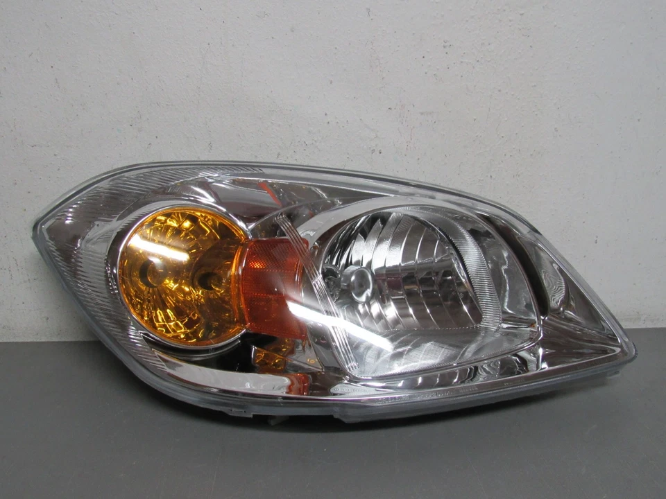 2005 2010 CHEVROLET COBALT RIGHT SIDE HEADLIGHT HALOGEN - Image 1 of 4