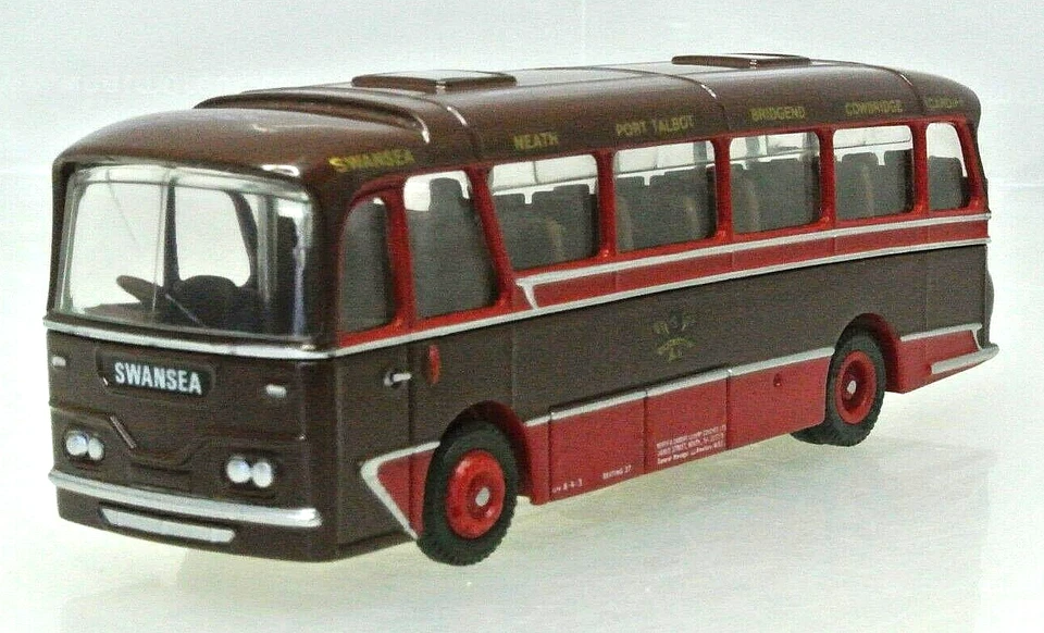 EFE Cavalier Coach Neath and Cardiff 12105 OO Gauge 1 76