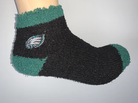 PHILADELPHIA EAGLES NFL FOOTBALL LOGO WOMENS PRIMARY ANKLE FUZZY SOCKS BLACK Cover